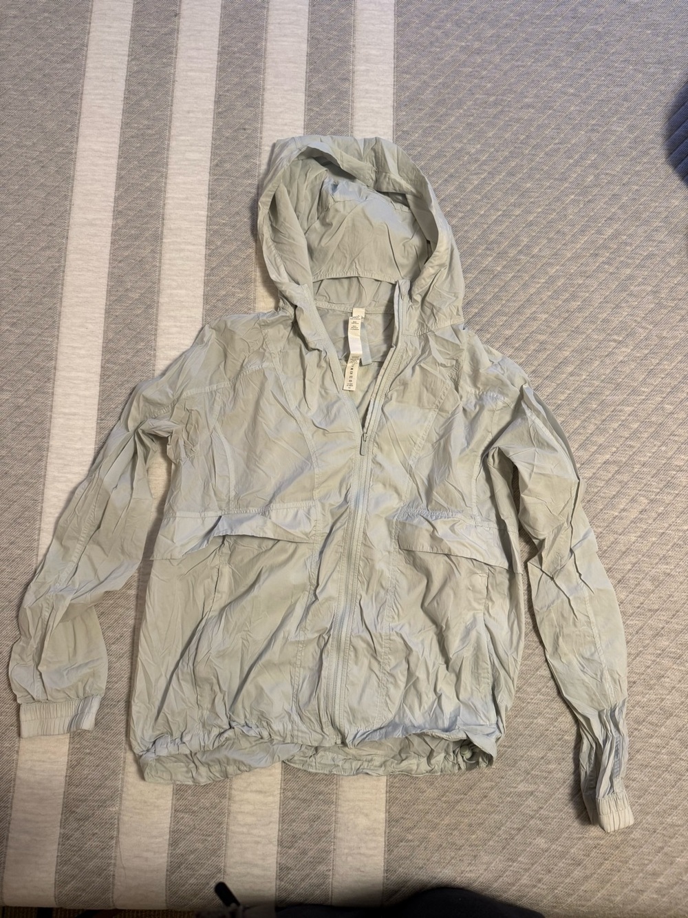 lululemon athletica Hooded Windbreaker in Pale Mint